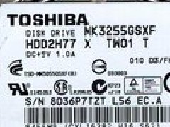 东芝硬盘开盘数据恢复 TOSHIBA MK3255GSXF 客户描述笔记本电脑在床上办公时不小心被摔了一下，电脑马上南屏死机。客户马上强制重启电脑，电脑通电有疙瘩疙瘩的异响声。客户通过朋友